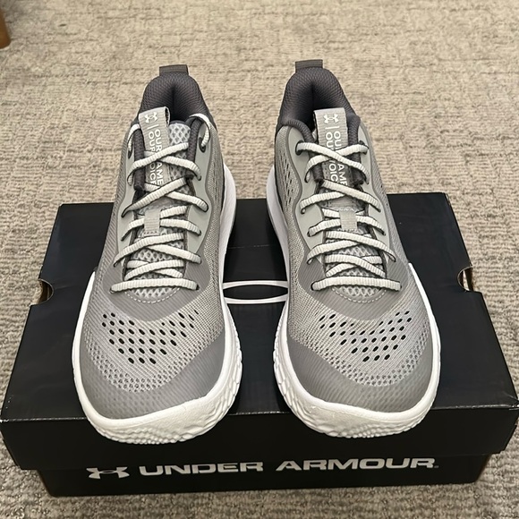 Under Armour Women’s Flow Breakthru 2 7.5 - Picture 1 of 6